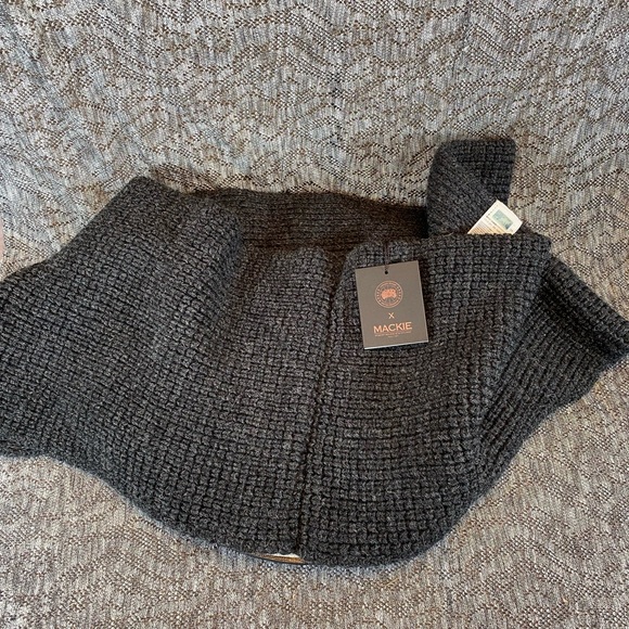 Canada Goose x Mackie Waffle Infinity Loop Scarf Iron Grey - Picture 2 of 9